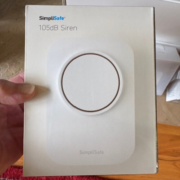 Brand New SimplSafe The Shield Complete 17 Piece Home Security System w Extras - Picture 4 of 5